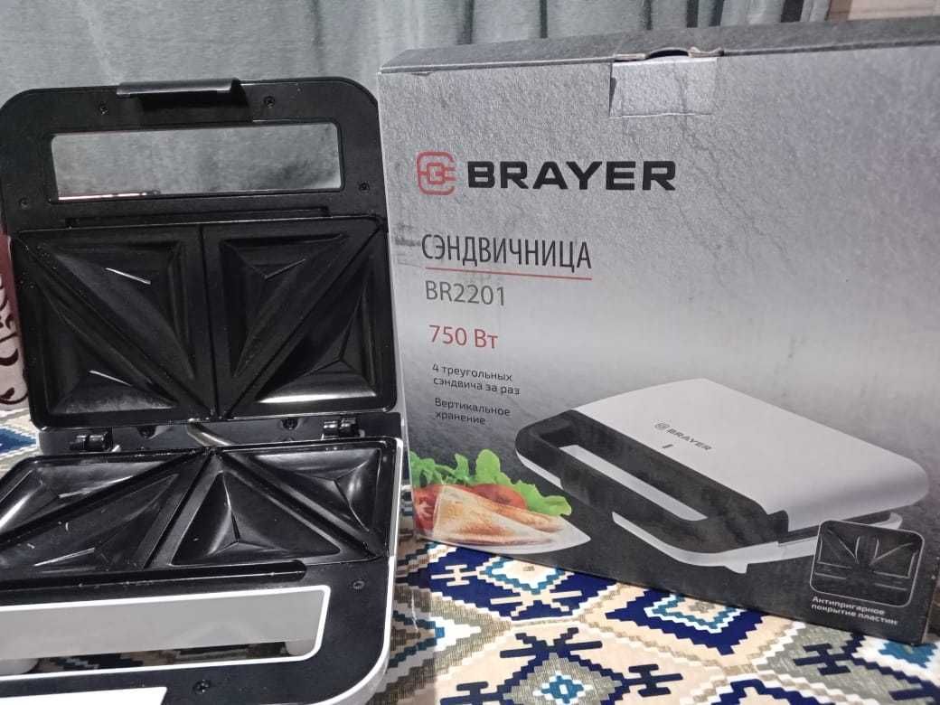 Сендвичница BRAYER BR 2201 в отличном состоянии.