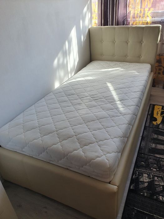 Pat 90/200, cu saltea, somieră rabatabilă şi ladă depozitare
