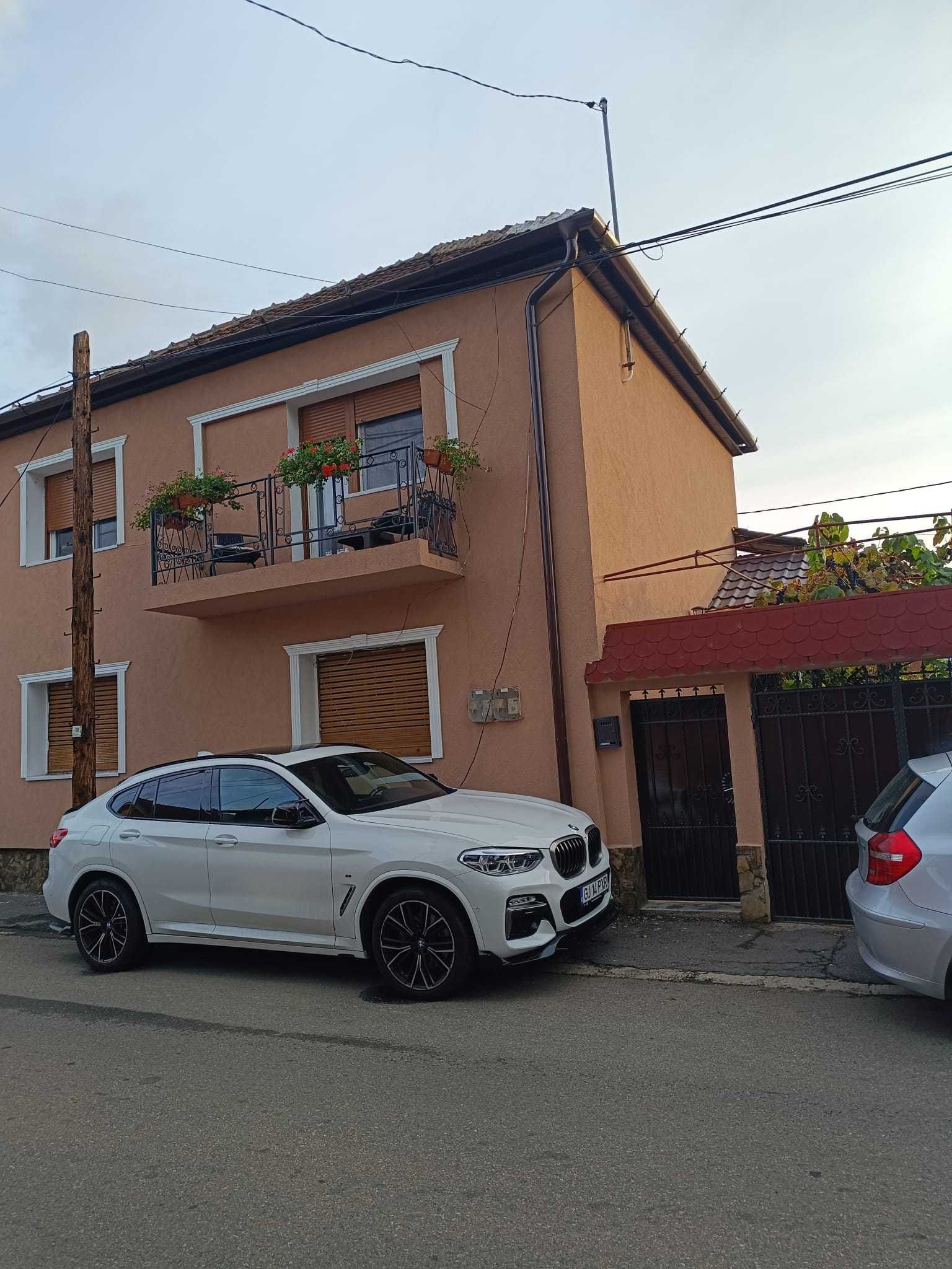 Apartement 3 camere la casa mobilat, utilat cu curte proprie