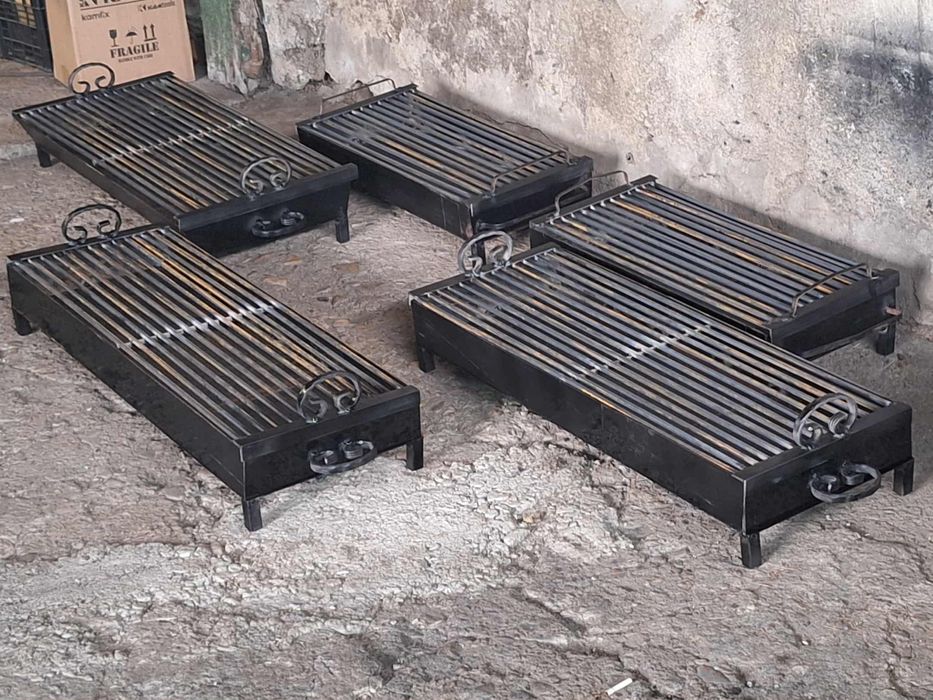 Скари барбекюта на дървени въглища