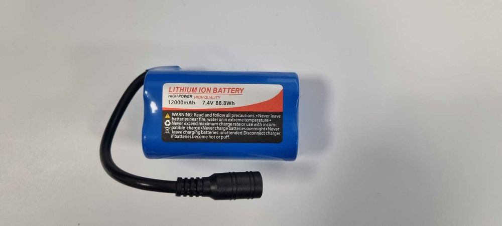 Последен модел лодка за захранка Flytec V803