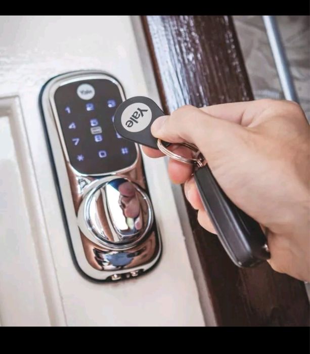 Incuietoare inteligenta Yale Smart Living Yd