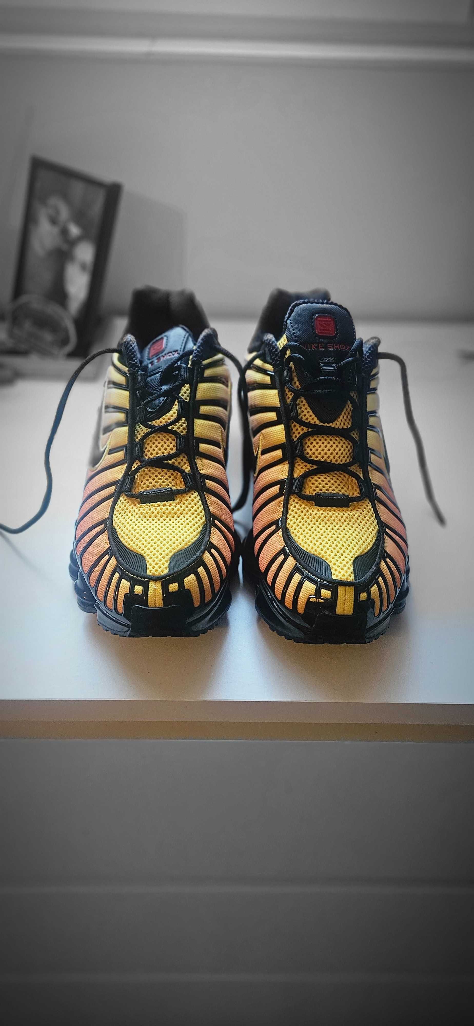 Vând adidași Nike noi aduși din italia