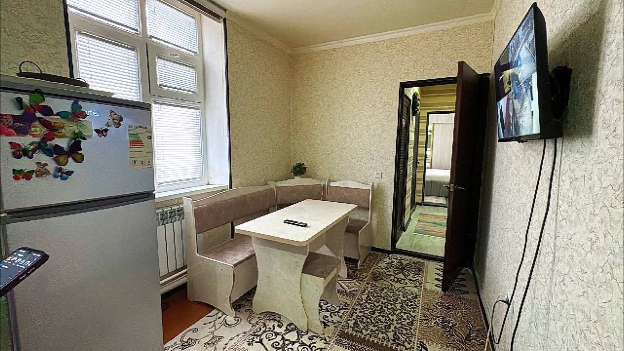 Чирчик ш. Навоий кирпичный дом 2/2/2 350$ (Без спальни зали узи 350$