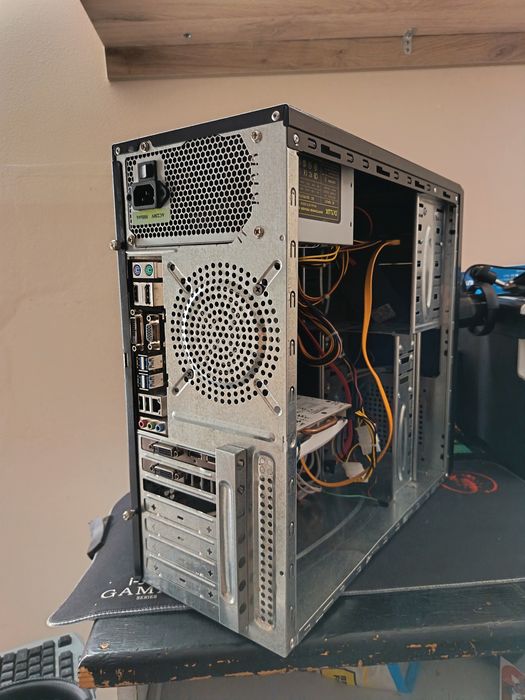 Продавам бюджетен геймърски компютър