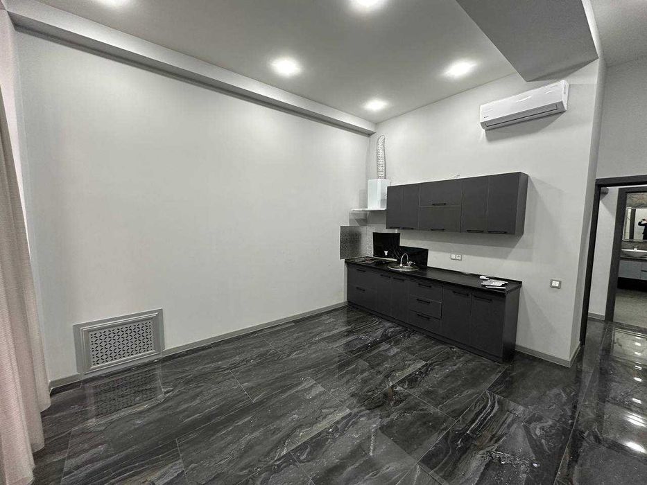 Продается Офис с арендатором в Новостройке на Ц-1 290м2 6 комнат