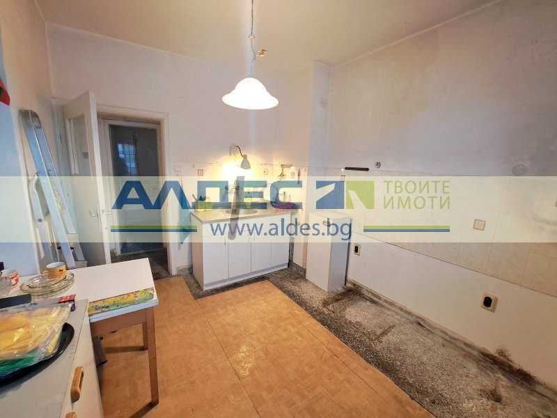 Продава се Двустаен апартамент в София, Оборище - 65 кв.м за 4077 €/кв.м - Снимка #11