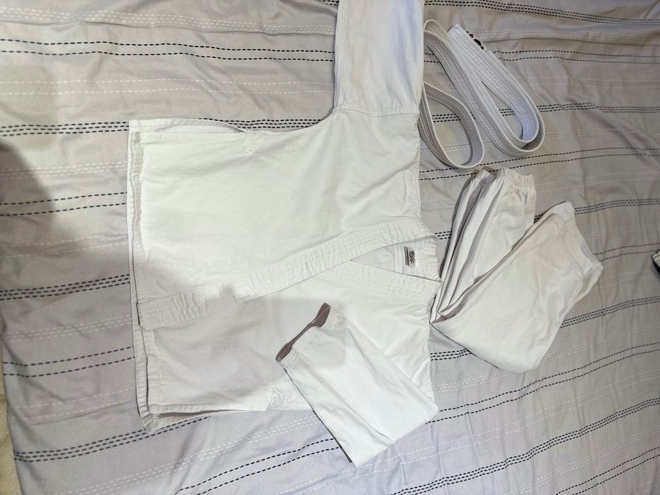 Детское кимоно в отличном состоянии! Для карате и тайквондо!