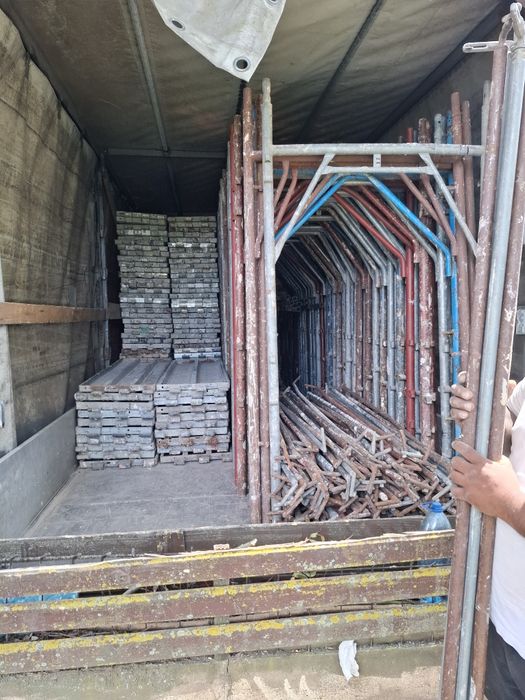 Închiriez schela și popii metalici
