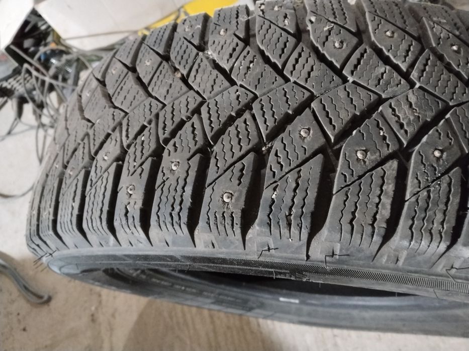 Продам зимние шины triangle 215/70/16