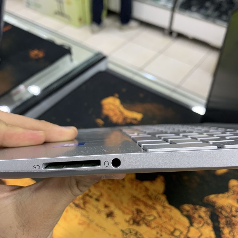 Hp 15s celeron 4500 4GB 256GB Yangi 1-Yil servis kafolatga ega