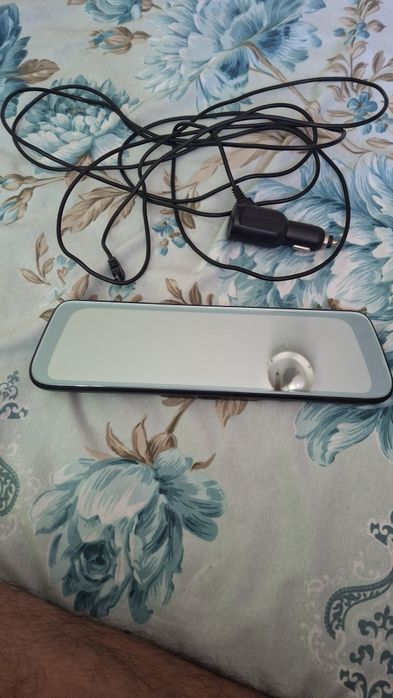 Oglinda auto cu camera de bord