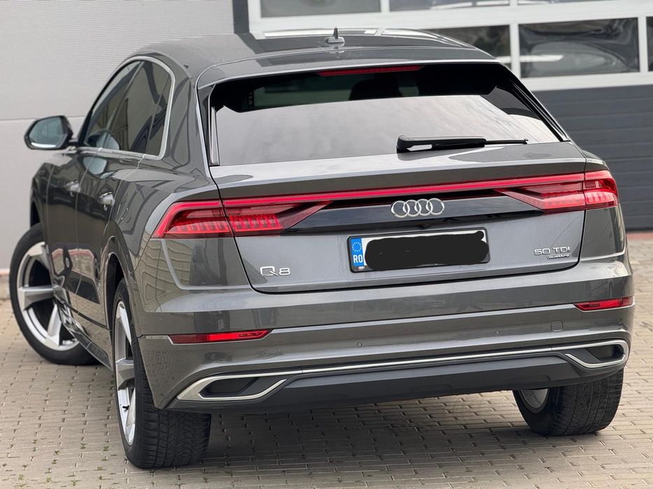 Vând  Audi Q8 5.0