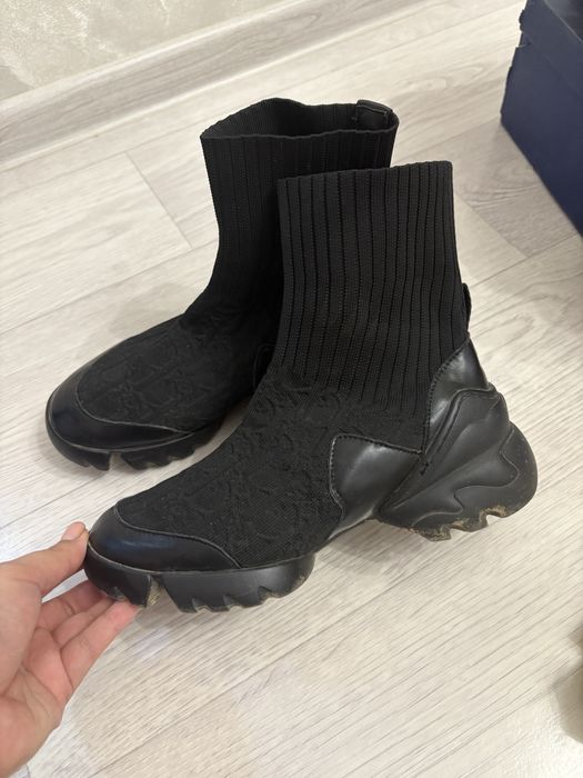 Кроссовки от диор