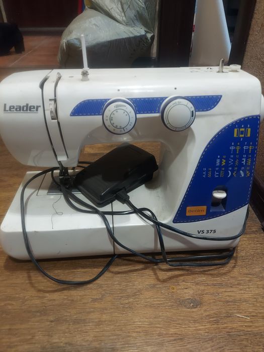 Машинка швейная продам