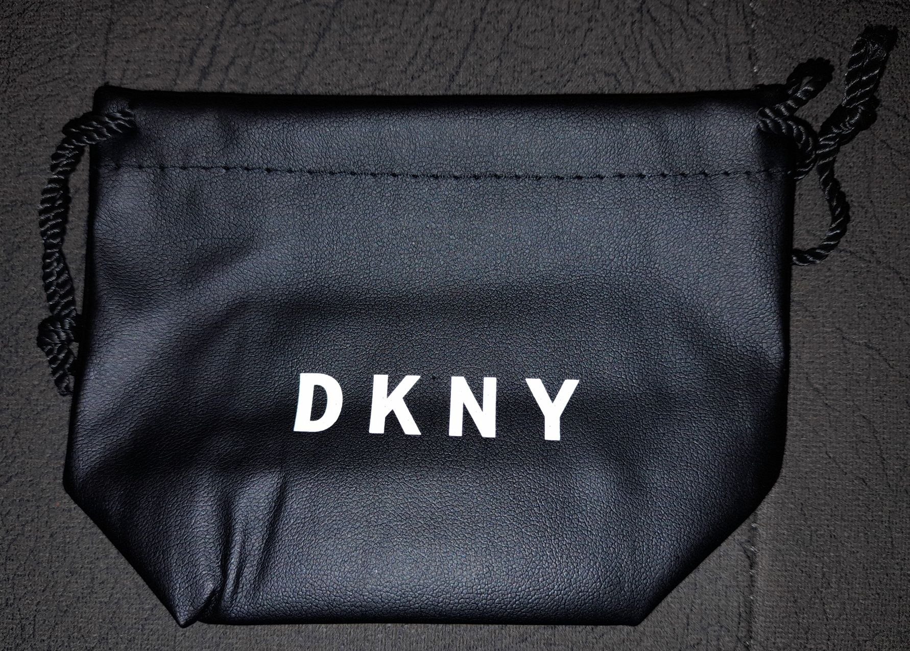 Нови и оригинални обеци DKNY