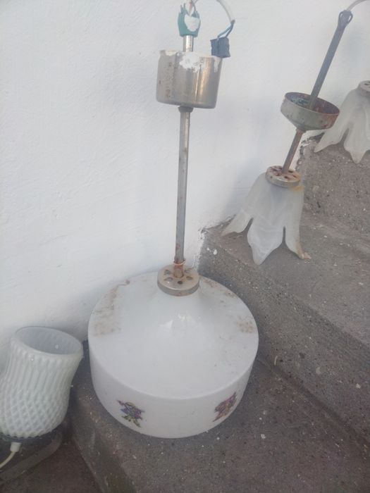 Ретро полилей за таван
Имам различни модели
Цена за брой 10лв.