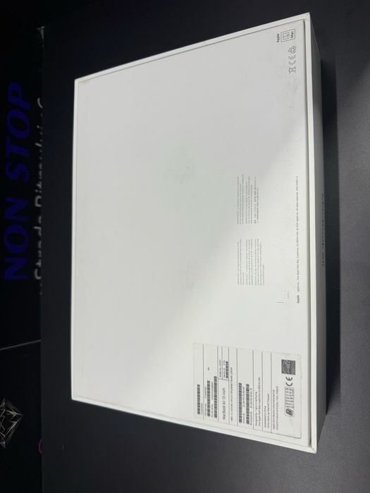 Macbook Air 13-inch A2337