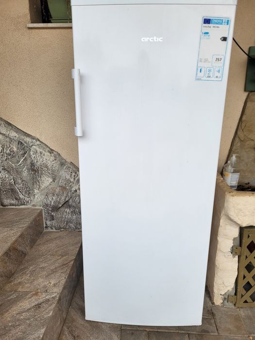 Vind congelator Ariston   215 litri