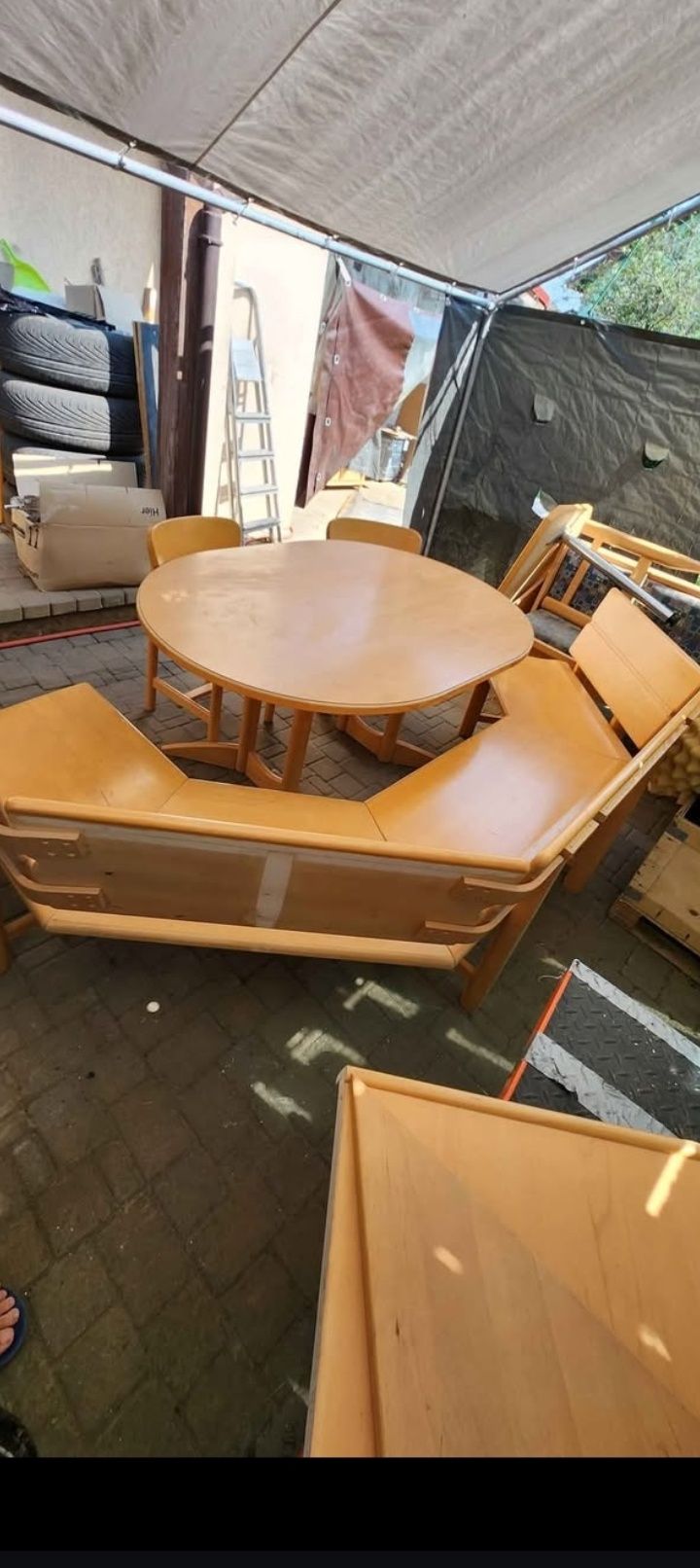 Colțar set din lemn masiv esență tare, cu masă și 2 scaune