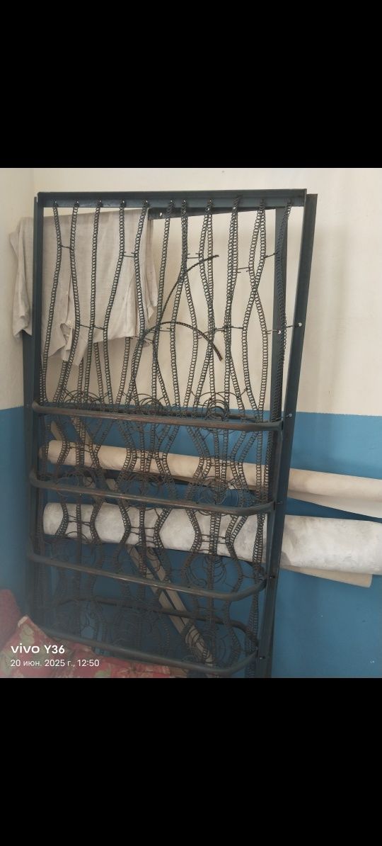 Железная кровать
