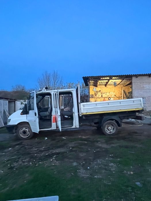 Vand Ford Transit Basculabil 2.4 diesel
An 2002
Basculare pe 3 parti,