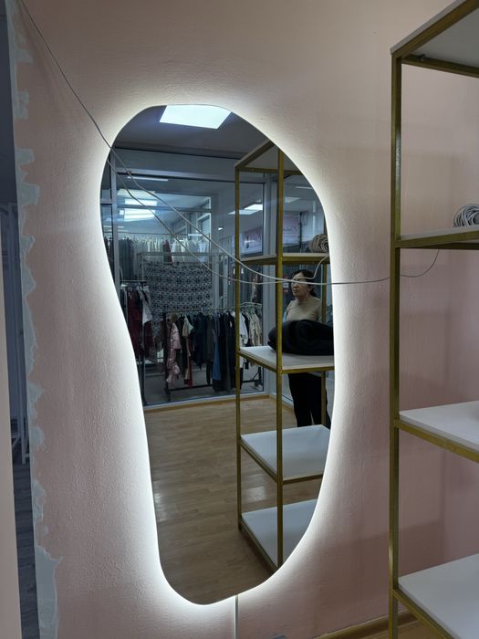 Зеркала состояние өте жақсы , подсветкасымен бар, ручная работа.