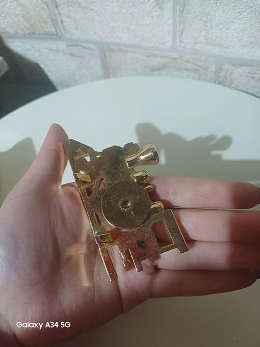 Метален часовник влак