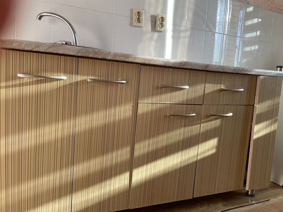 Кухонный гарнитур жуда яхши холатда