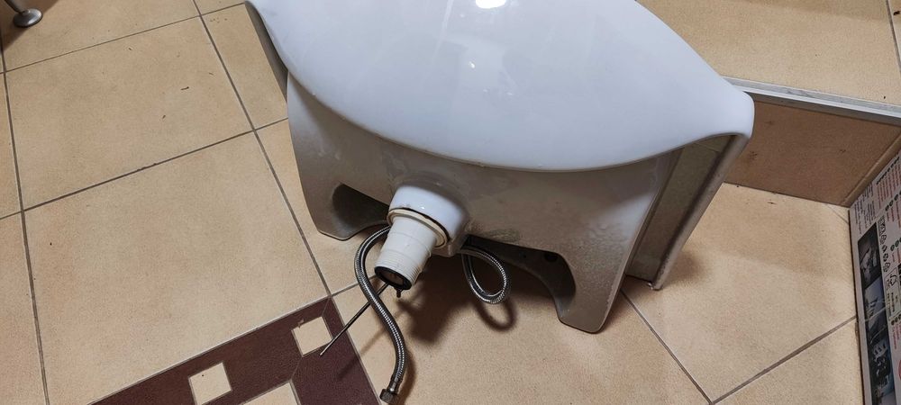 Мивка с батерия и сифон без забележки