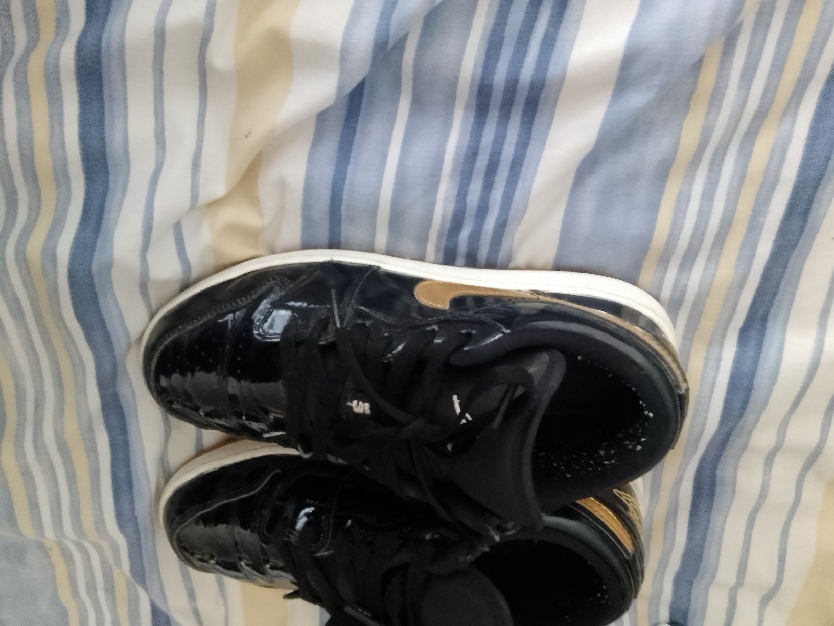 Vând Jordan 1 mid