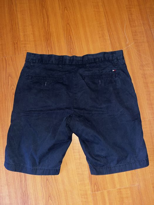Vand pantaloni scurti Tommy Hilfiger M