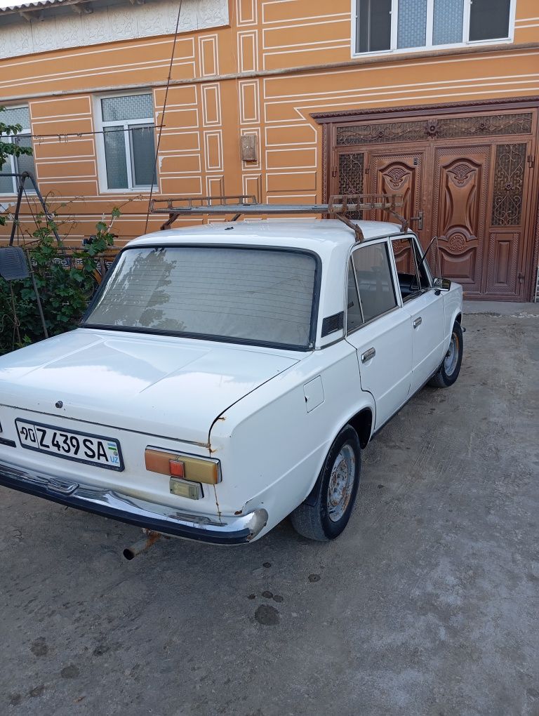 Mashina vaz 21011