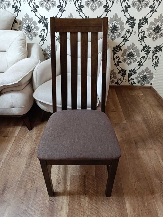 Стол обеденный и 8 стульев. Натуральное дерево