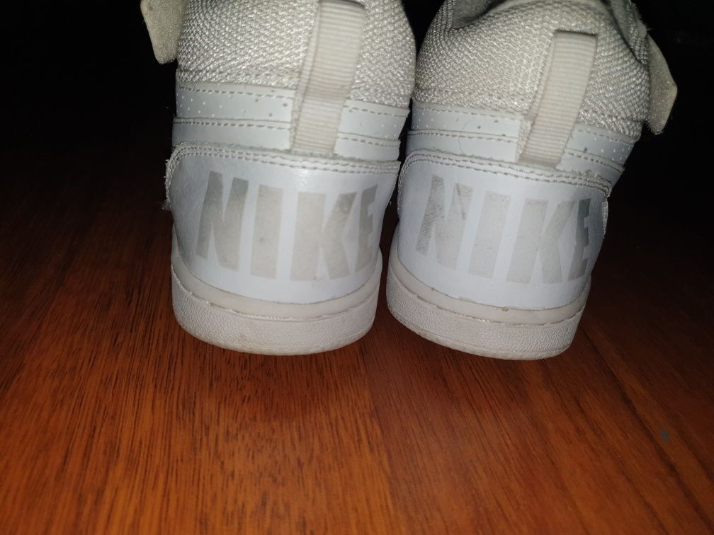 Vand gheată alba Nike original 34 piele