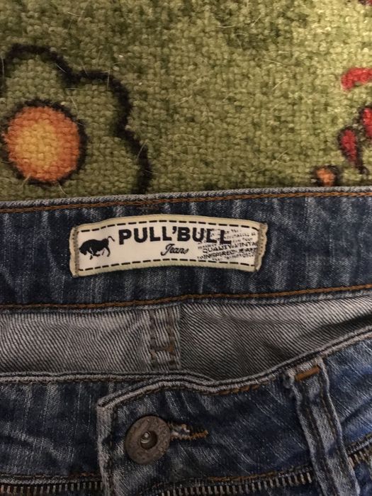 vand blugi scurți, cămașă de blugi si cămașă cu mâneca lunga