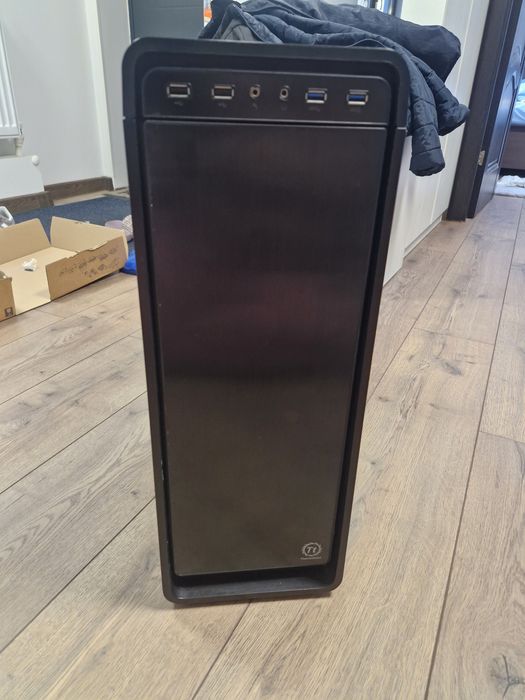 Vand carcasă Thermaltake Urban S71