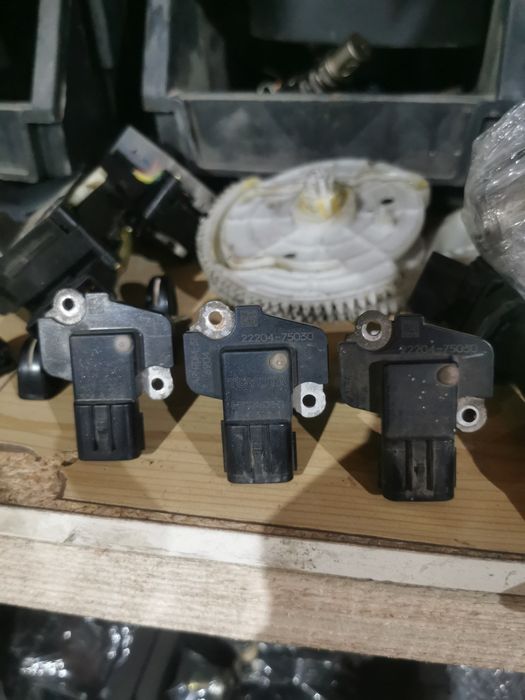 Валюметр Датчик расхода воздуха Дмрв  2tr прадо 120 хайс  хайлюкс