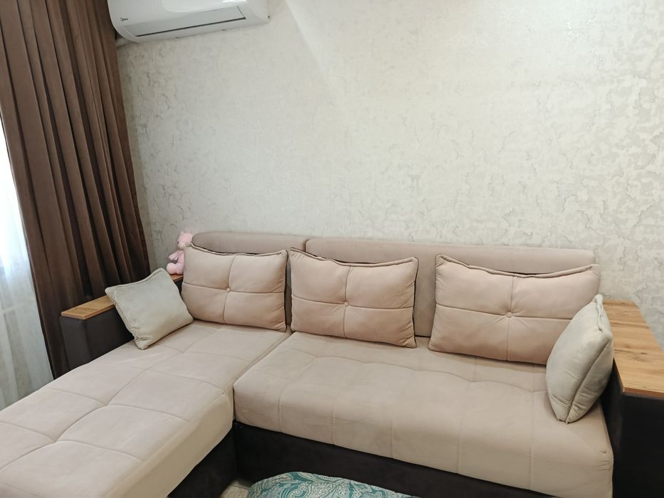 Мехмонхона учун диван