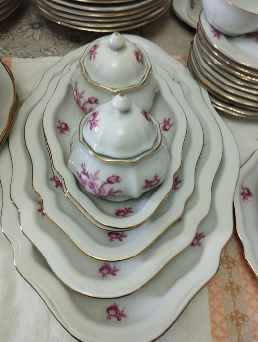 Сервиз производство Богемия на 12 персон в хорошем состянии