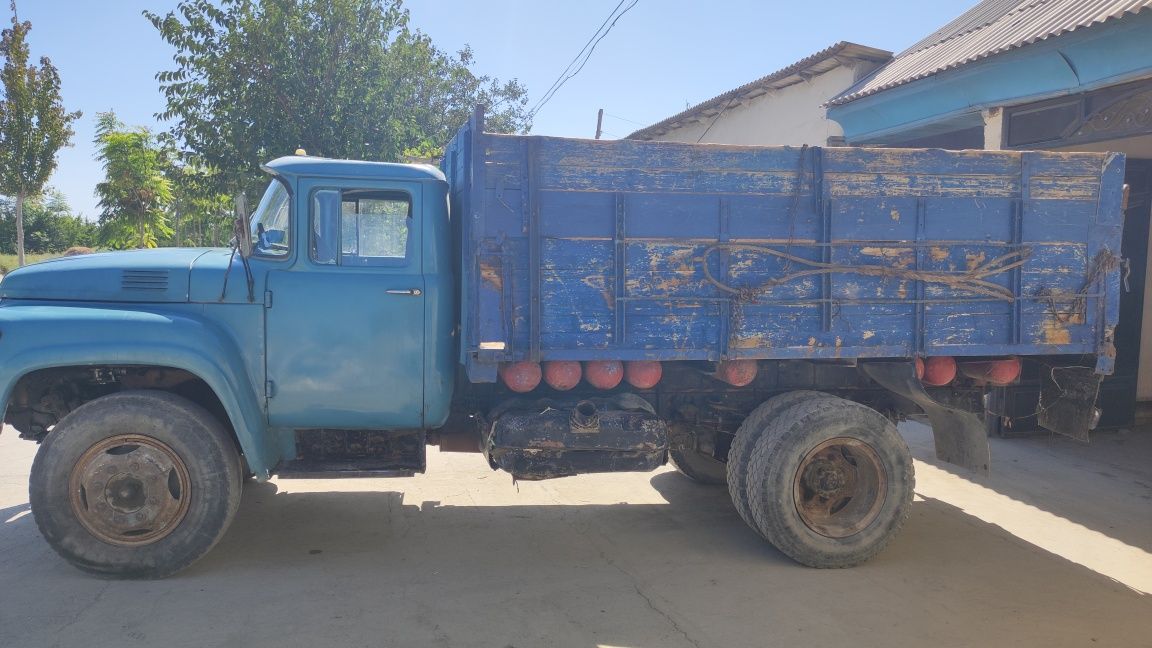 Zil-138 gaz va benzinga yuradi