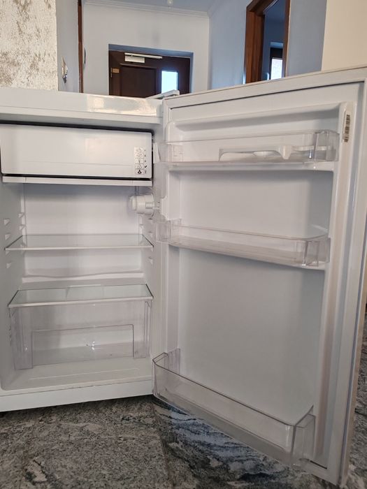 Vând frigider vortex