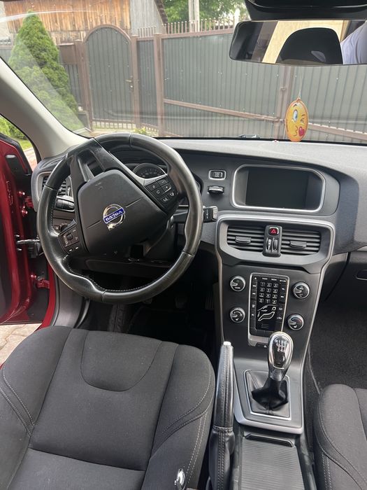 Volvo v40  D2 anul 2014