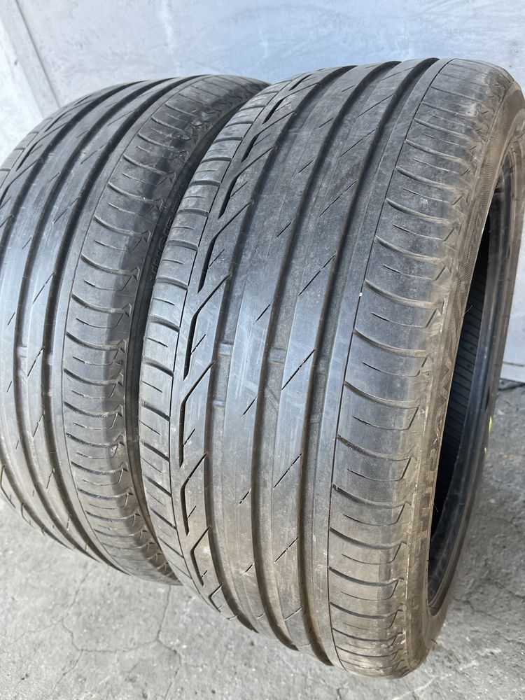 2 бр. летни гуми 235/45/17 Bridgestone 6 mm DOT 2815