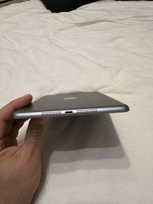 Продавам iPad mini wi-fi+ cellular 16gb Space Gray