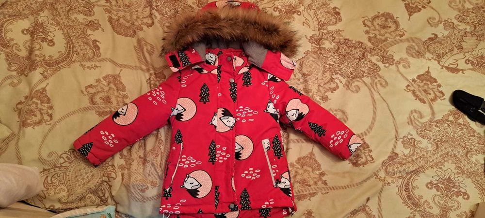 Продам зимнюю куртку б/у на девочку.