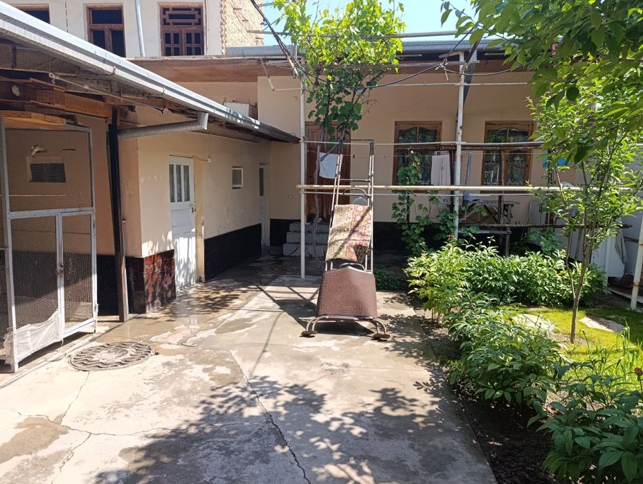 Дом на Яшнабадском раёне,участок 4 соток.