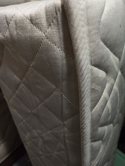 Продавам матрак двулицев