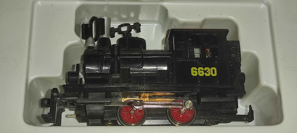 locomotiva scara ho + 4 vagoane MEHANO