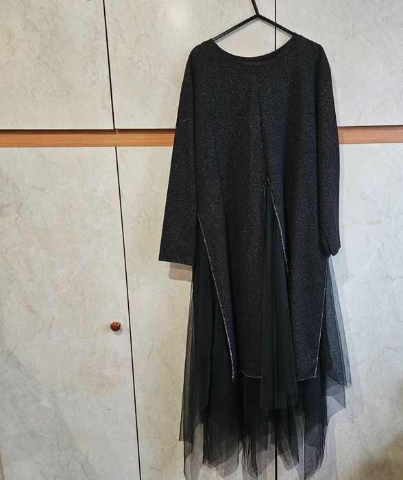 Черна рокля с тюл